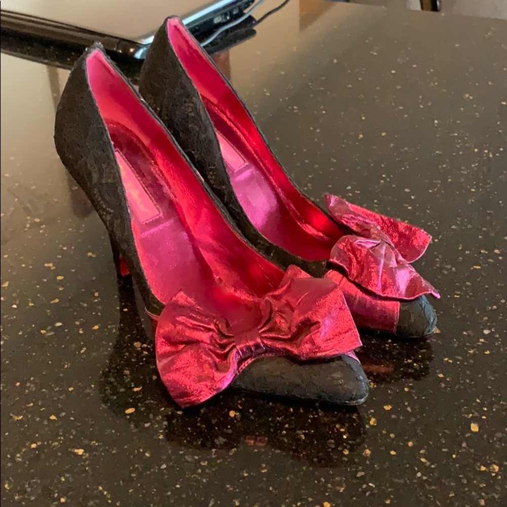 Betsey Johnson black lace heel